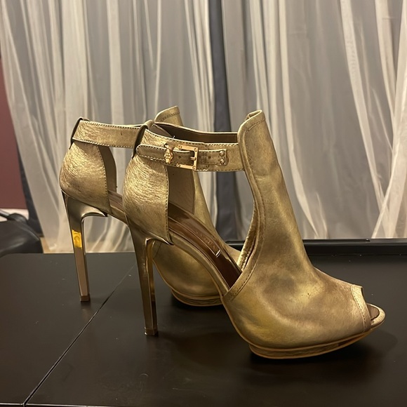 BCBGMaxAzria Gold, Open Toe, Booties! - Picture 4 of 4
